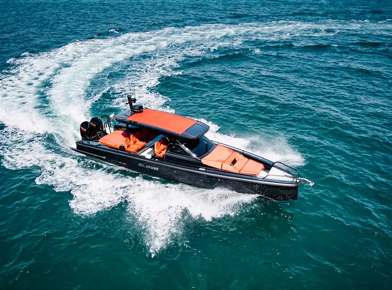 BRABUS Shadow 1000 carving a turn at speed